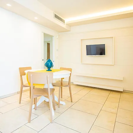 אתר נופש Relais Masseria Le Cesine - Cdshotels ורנולה