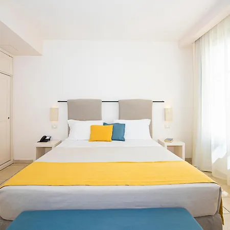 אתר נופש Relais Masseria Le Cesine - Cdshotels 4*