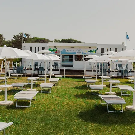 Resort Relais Masseria Le Cesine 4*