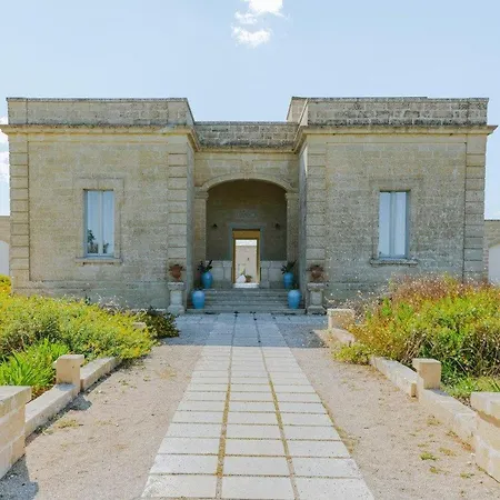 Resort Relais Masseria Le Cesine 4*